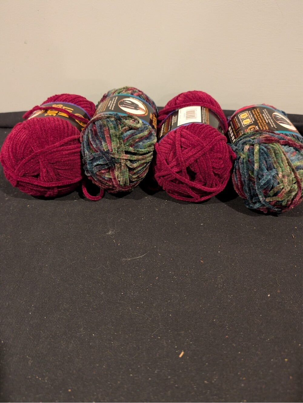 4 Skeins Lion Brand Lion Suede Yarn Fuchsia Waterlilies Bulky Polyester 11 oz